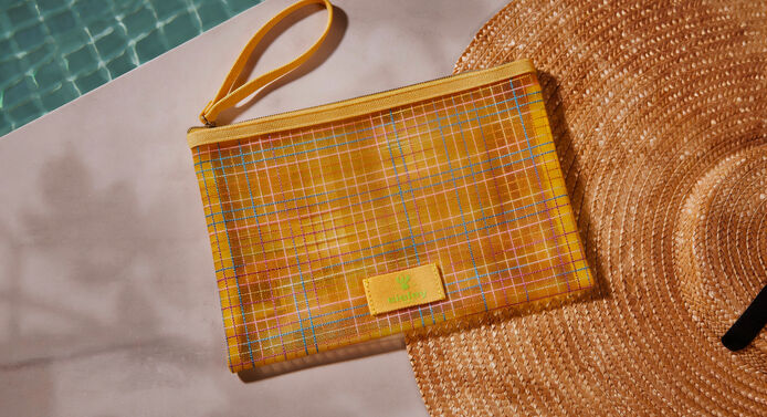 pouch in omaggio con soglia di acquisto